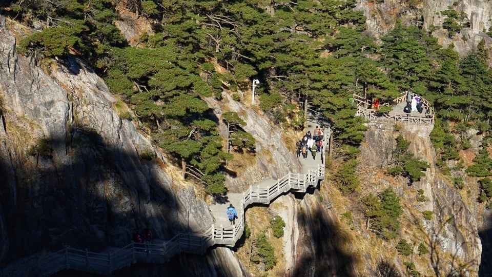 国庆假期6.37亿出游人次，国内旅游全面复苏，网友：谁在眼红？