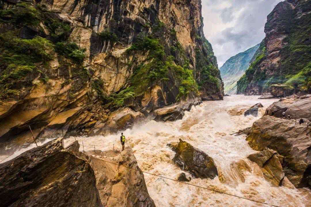 秋色不输江南，颜值媲美桂林，这个被上帝宠坏的地方，霸占了中国几乎一半的美！一定要在秋天去一次！