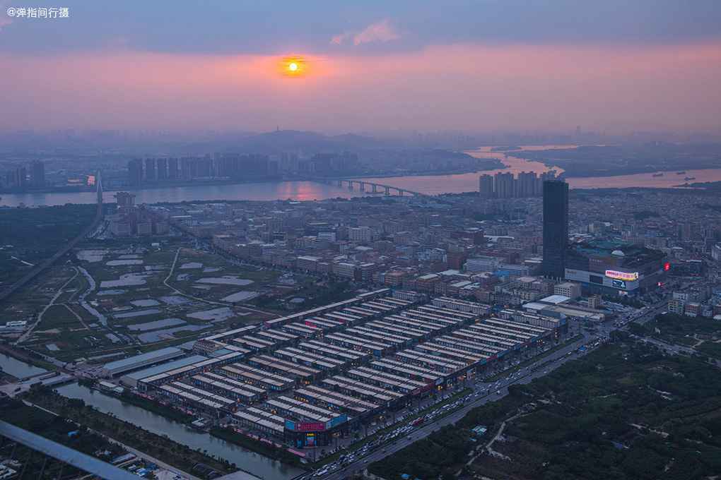 建在“中国灯都”云端的酒店，呈现多彩灯饰文化，成就高品质旅居