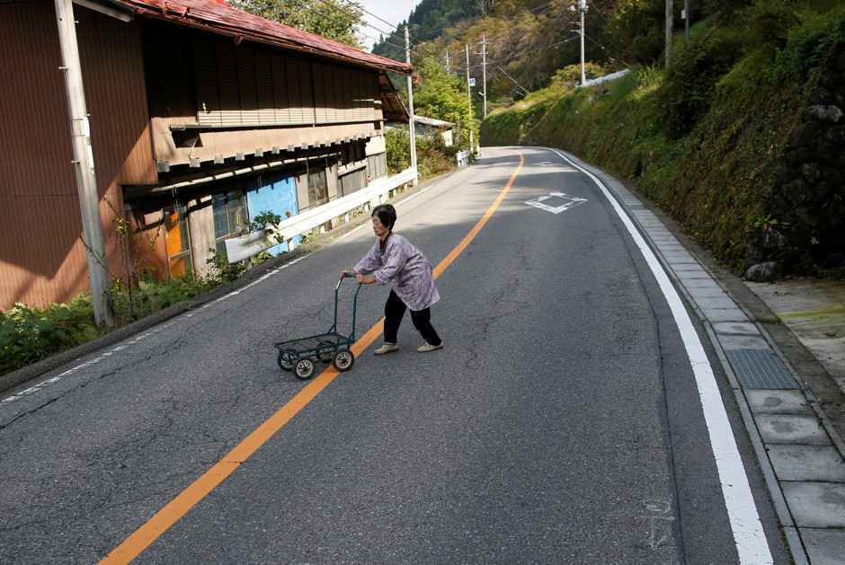 日本老人镇：全镇超过一半以上是老人，为挽回年轻人发展旅游业