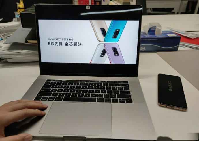 王腾晒出Redmi 10X真机:水滴AMOLED屏+3.5mm耳机孔