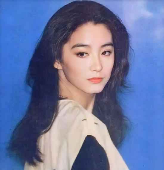 林青霞微博晒旧照 这不是30年前的钟楚曦和倪妮吗