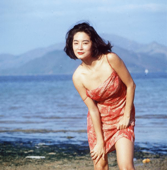 林青霞微博晒旧照 这不是30年前的钟楚曦和倪妮吗