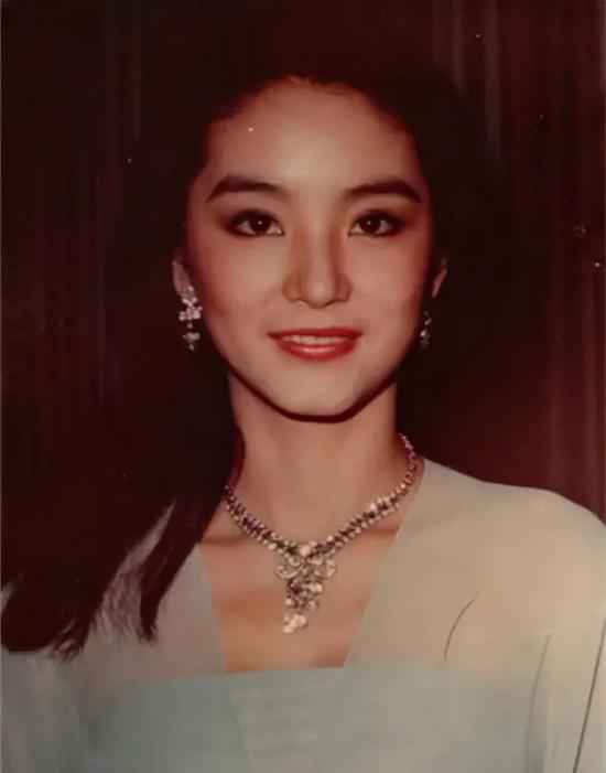 林青霞微博晒旧照 这不是30年前的钟楚曦和倪妮吗