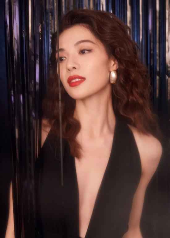 林青霞微博晒旧照 这不是30年前的钟楚曦和倪妮吗