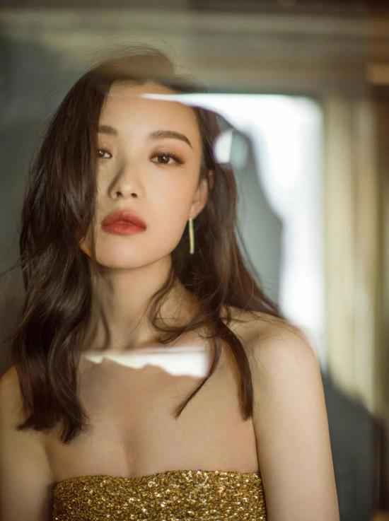 林青霞微博晒旧照 这不是30年前的钟楚曦和倪妮吗