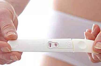 孕妇12周肚子忽然抽痛，婆婆却说没关系，孕妇独自打车去医院险送命