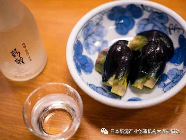 在日本新潟的小酒馆，品味清酒的清香尝遍美食的滋味