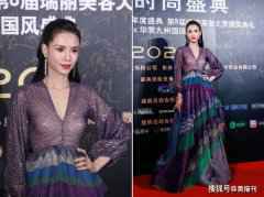 李若彤穿紫色纱裙和小花们比美，孔雪儿惊艳，颖儿妆容浓到认不出