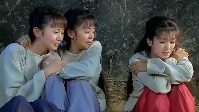 还珠格格：在遇难时，两版紫薇穿同种衣服，为什么效果却很不同？