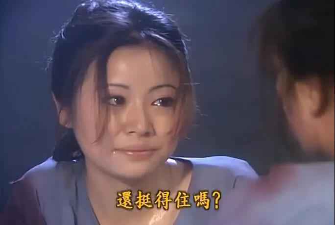 还珠格格：在遇难时，两版紫薇穿同种衣服，为什么效果却很不同？