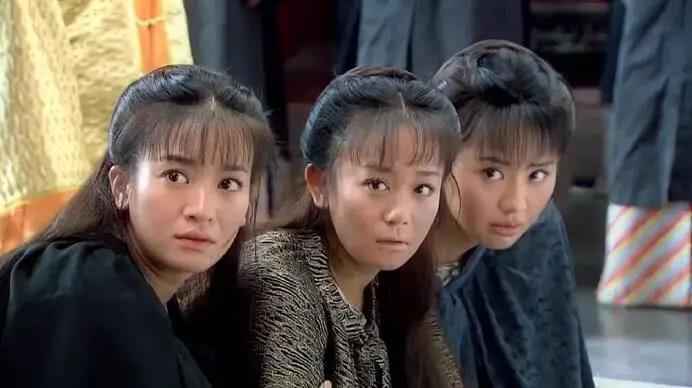 还珠格格：在遇难时，两版紫薇穿同种衣服，为什么效果却很不同？