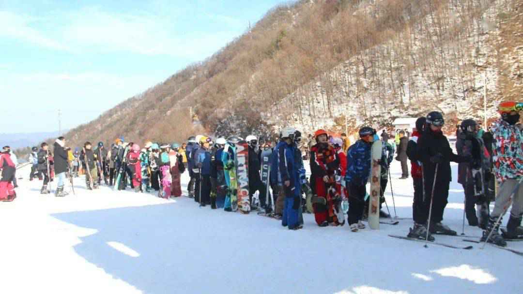 无滑雪不冬天！伏牛山滑雪度假乐园掀起中原滑雪运动热潮！