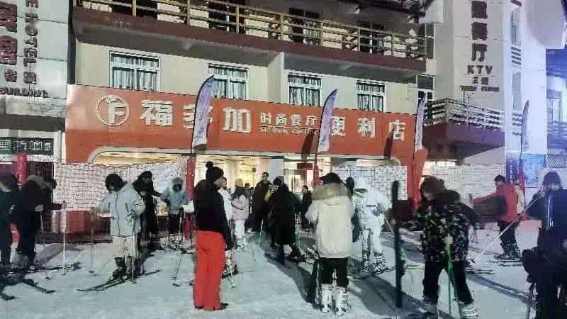 无滑雪不冬天！伏牛山滑雪度假乐园掀起中原滑雪运动热潮！