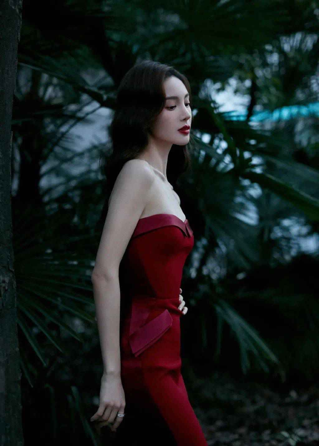 彩妆迷 | 听说过年涂红唇，基金也能特别红……