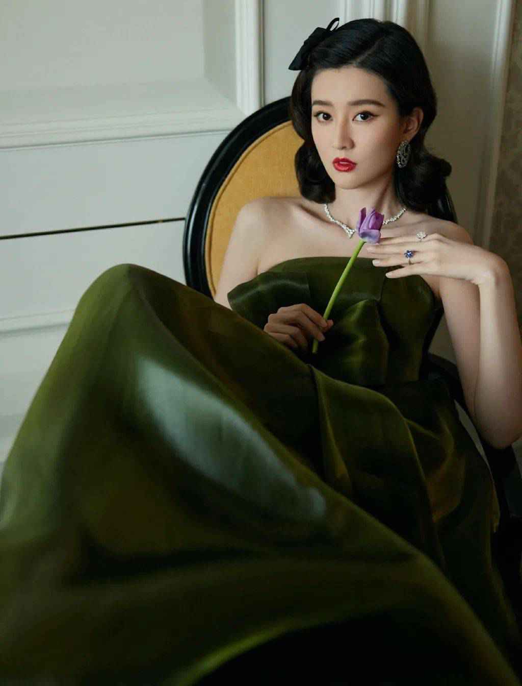 彩妆迷 | 听说过年涂红唇，基金也能特别红……