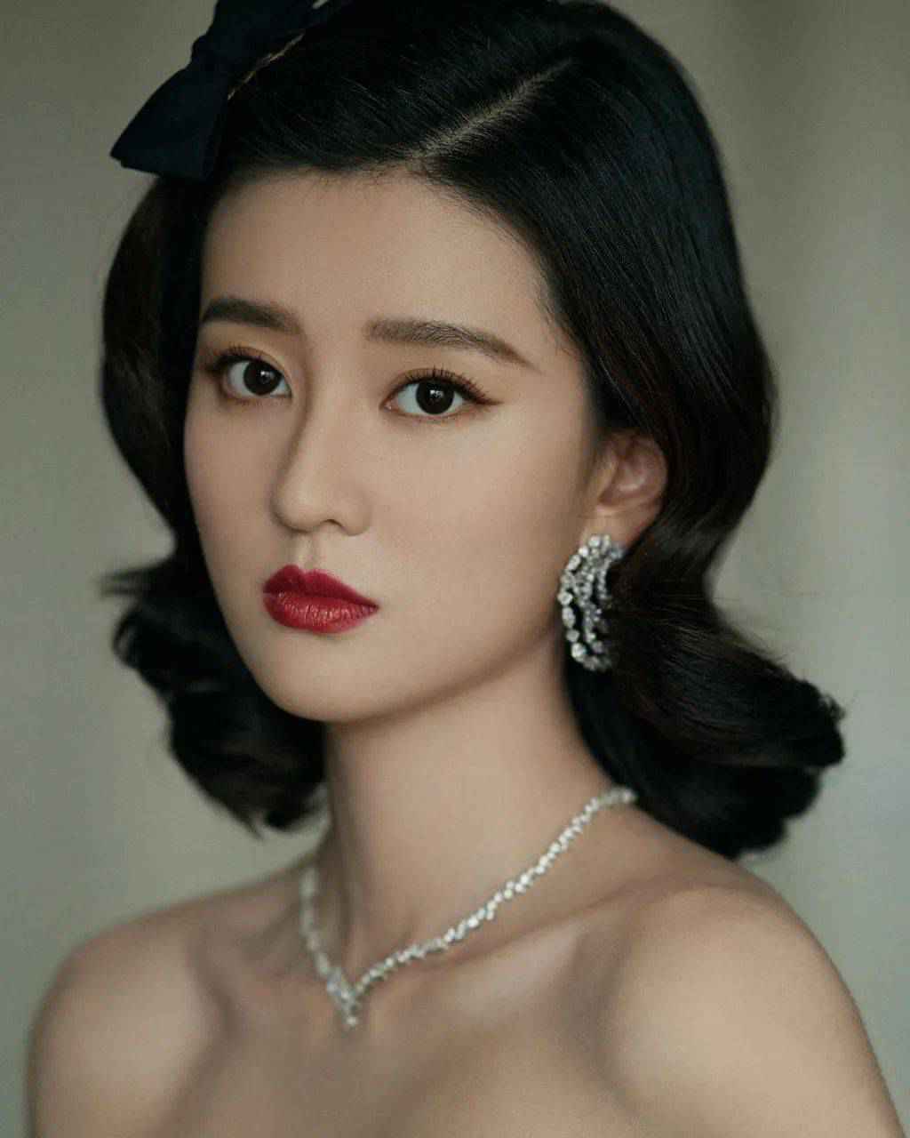 彩妆迷 | 听说过年涂红唇，基金也能特别红……