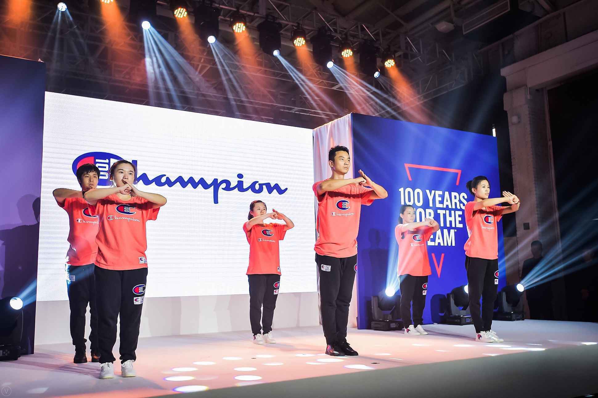 Champion 于上海800秀举行百年庆典活动